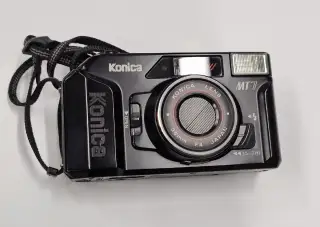 Kinofilmový kompakt Konica MT 7