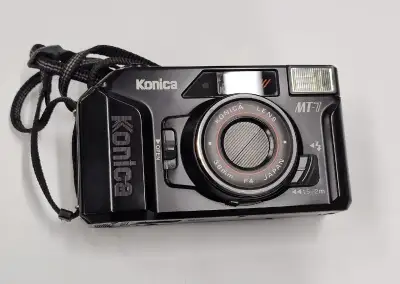 Kinofilmový kompakt Konica MT 7