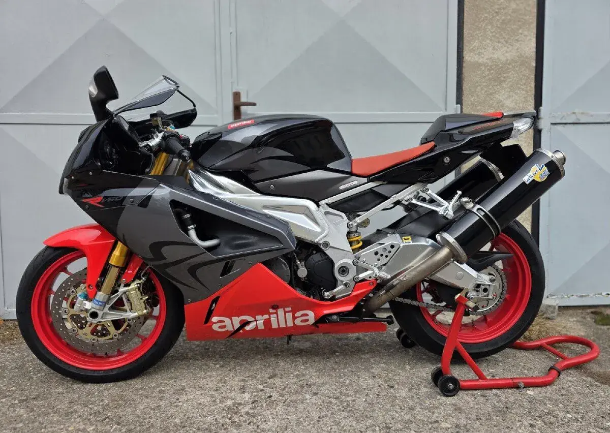 Aprilia RSV 1000 R