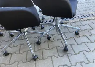 Židle skořepina čalouněné křesílko na kolečkách za 400 kč