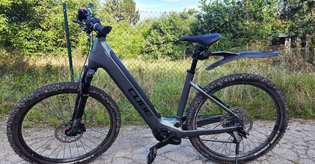 CUBE Reaction Hybrid Pro 750 Easy Entry – pouze 370 km