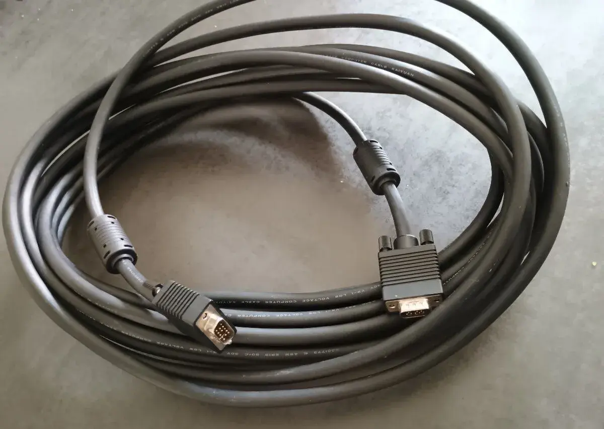 VGA kabel 10 metrů-propojovací (Samec/Samec)stíněný s ferity