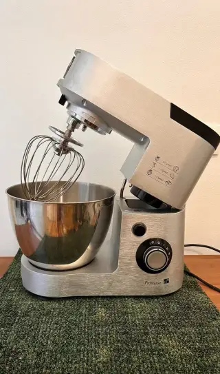 Kuchyňský robot Promesso G21 s kompletním příslušenstvím