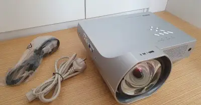 Projektor SANYO Pro Wide PLC-WXL46A 1280x800