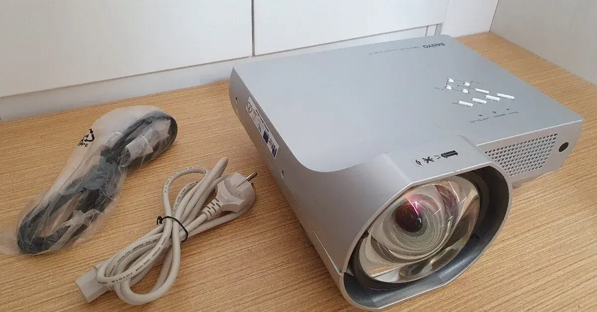 Projektor SANYO Pro Wide PLC-WXL46A 1280x800