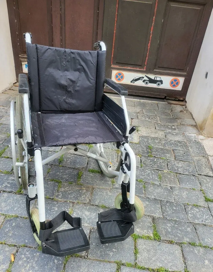 invalidní vozík, rychloupínací kola bezdušové