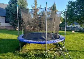Trampolína 305