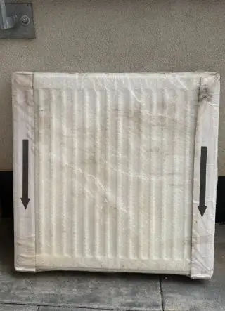 NEPOUŽITÝ Deskový radiátor 60 x 60 cm
