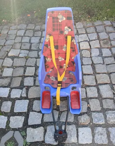 Sedačku na kolo za 350 Kč.