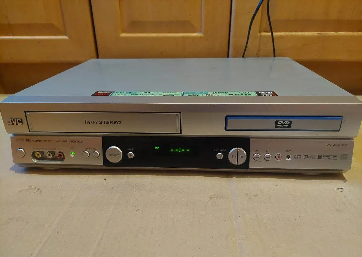 JVC HR XV1 hifi combo DVD a VHS