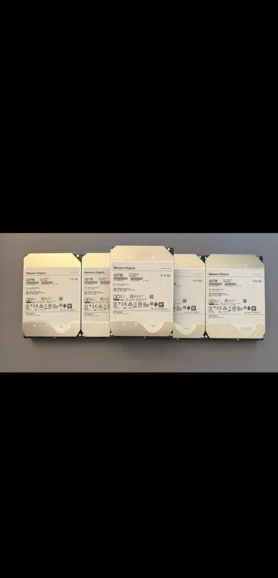 5x HDD WD Ultrastar HC570 22TB (v záruce do 2028)