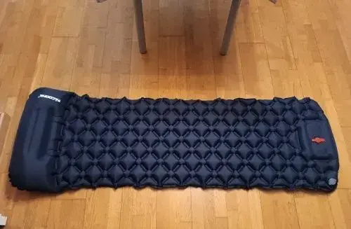 (Samo)nafukovací karimatka 190x60x5 cm včetně polštáře