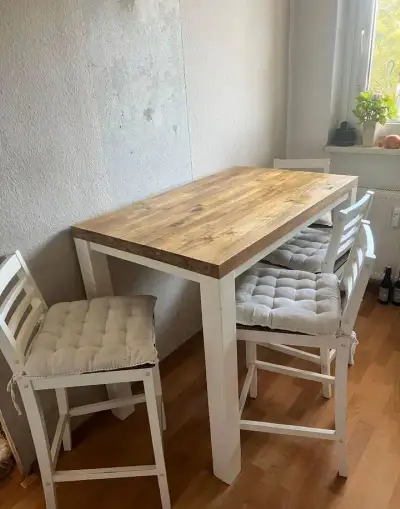 Barový stůl a 4 barové židle