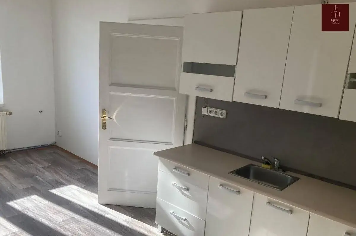 Pronájem bytu o dispozici 2+kk ul. Šmeralova