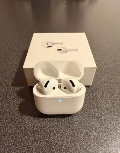Apple AirPods 4 s ANC – jako nové, v záruce