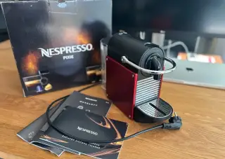 Kávovar Nespresso Pixie červený, s originální krabicí a kaps
