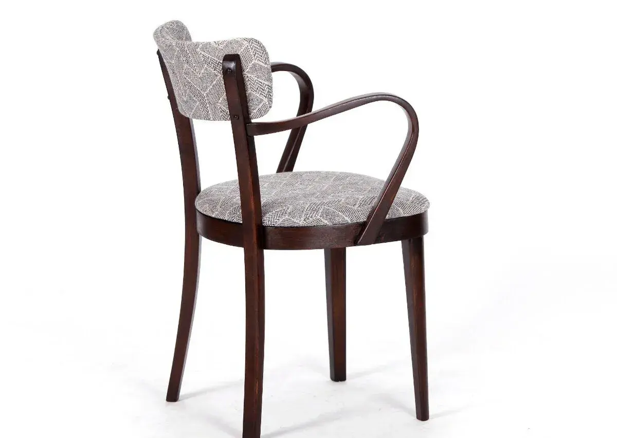 křesílko, židle THONET k psacímu stolu.