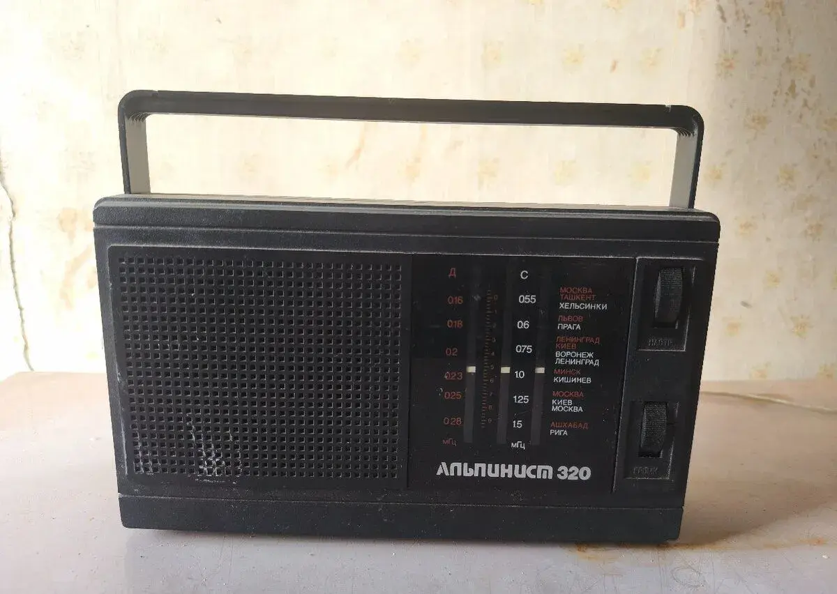 Tranzistorové rádio Alpinist 320.