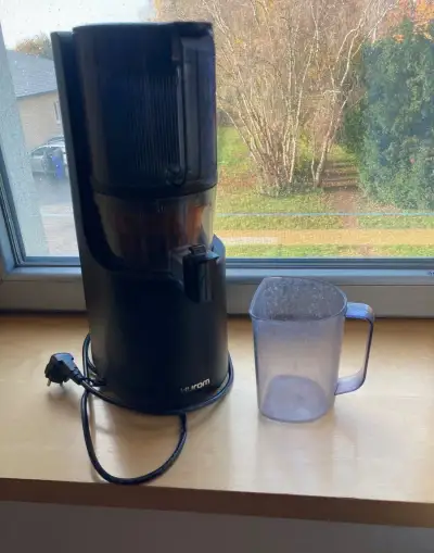 Šnekový odšťavňovač Champion 2000 +juicer Hurom