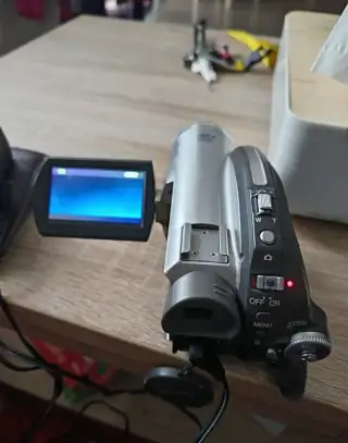 Retro DVD videokameru Panasonic VDR D220 s bohatým př