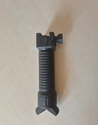 Přední úchyt s bipodem