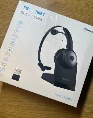 Profesionální bezdrátový headset s AI potlačováním hluku