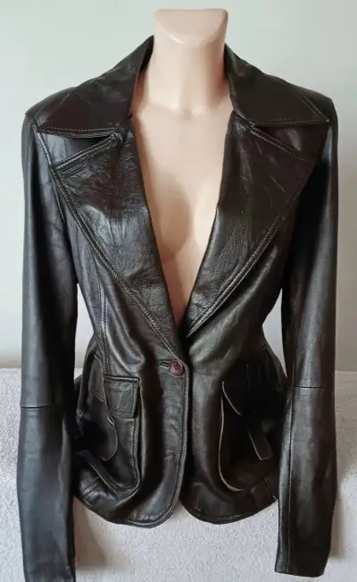 Elegantní dámské kožené sáčko 40