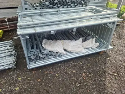 Lešení 508kč/1m²(podlážky ocelové svařované)