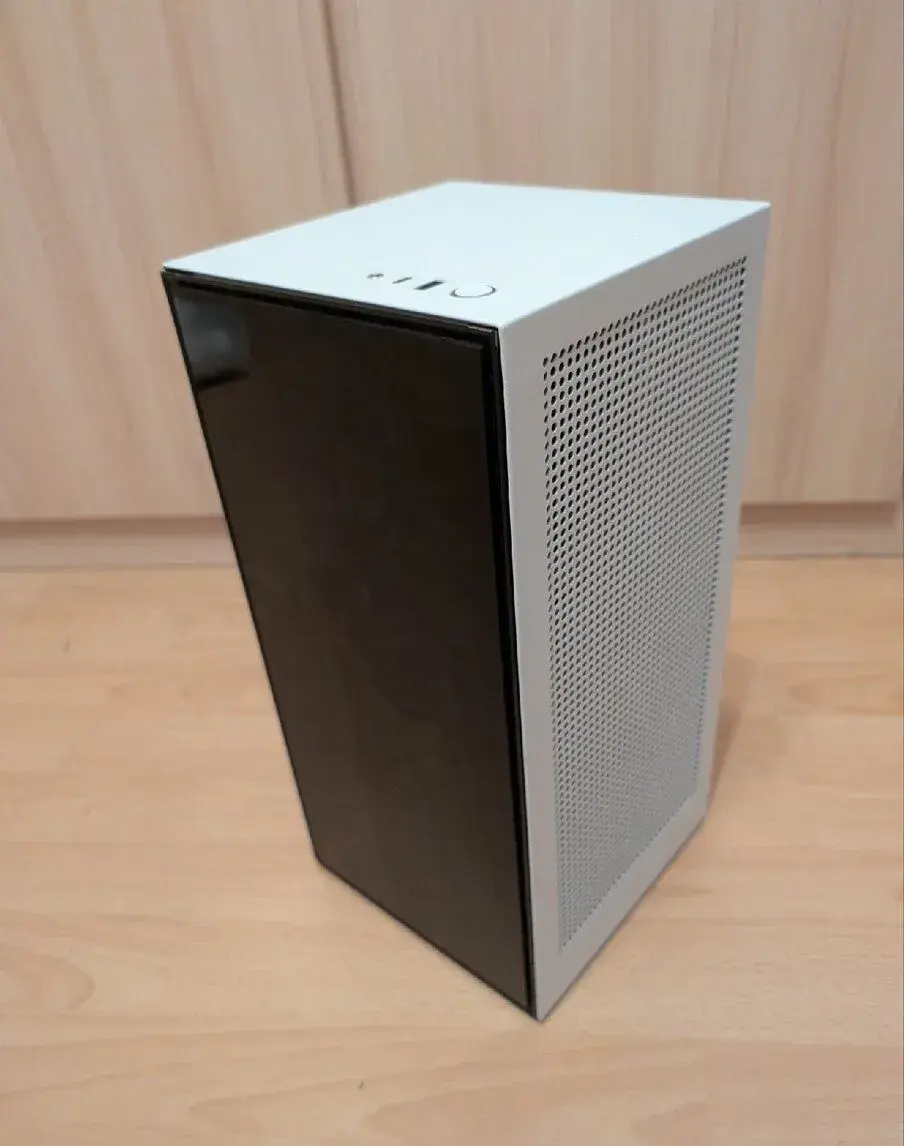 NZXT H1 V1 – Mini-ITX skříň + originální 650W zdroj