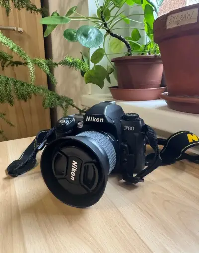 Analogový foťák Nikon F80