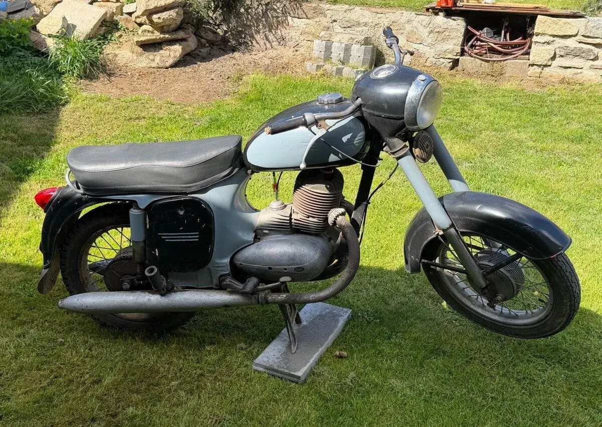 Jawa 250 typ 353 kývačka