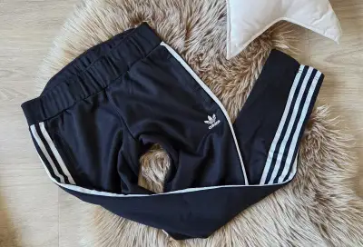 Černé kalhoty Adidas