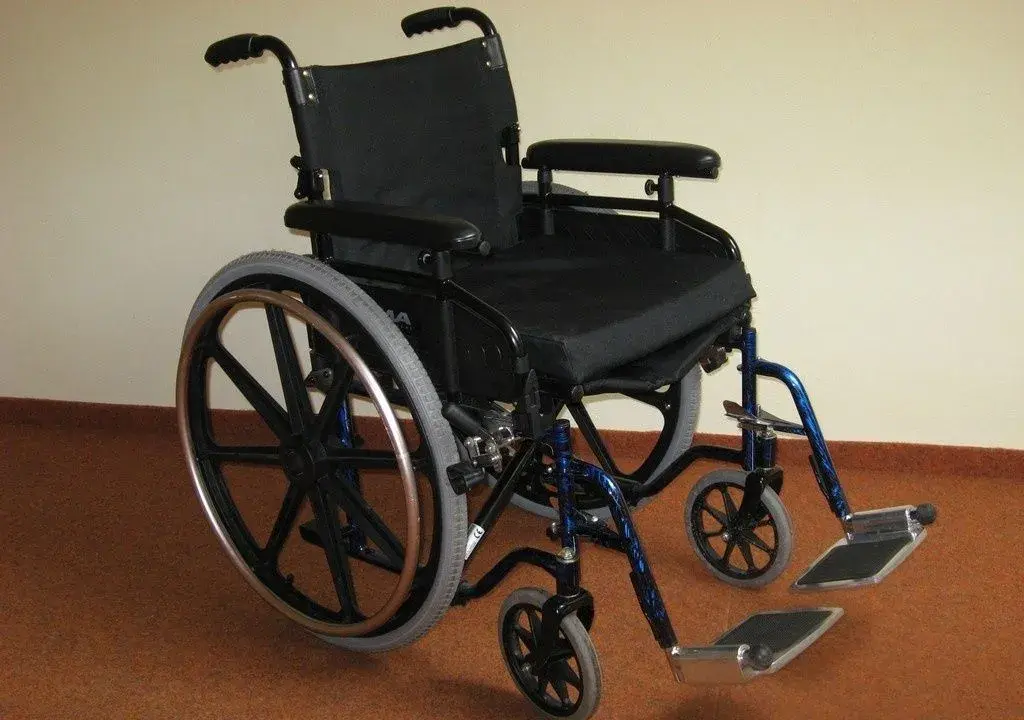 Invalidní Vozík odlehčený - šíře 49 - 60 cm