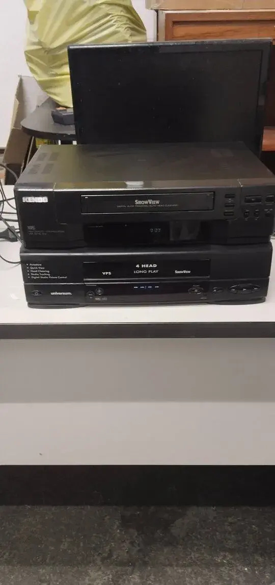 2x VHS Videorekordér KENDO VR 515 SV + Universum 4 HEAD LONG