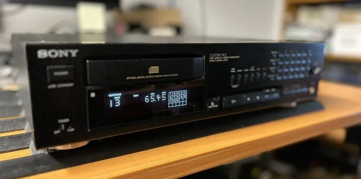 Sony CDP-911 (1993–1994) moc pěkný + dálk. ovládání