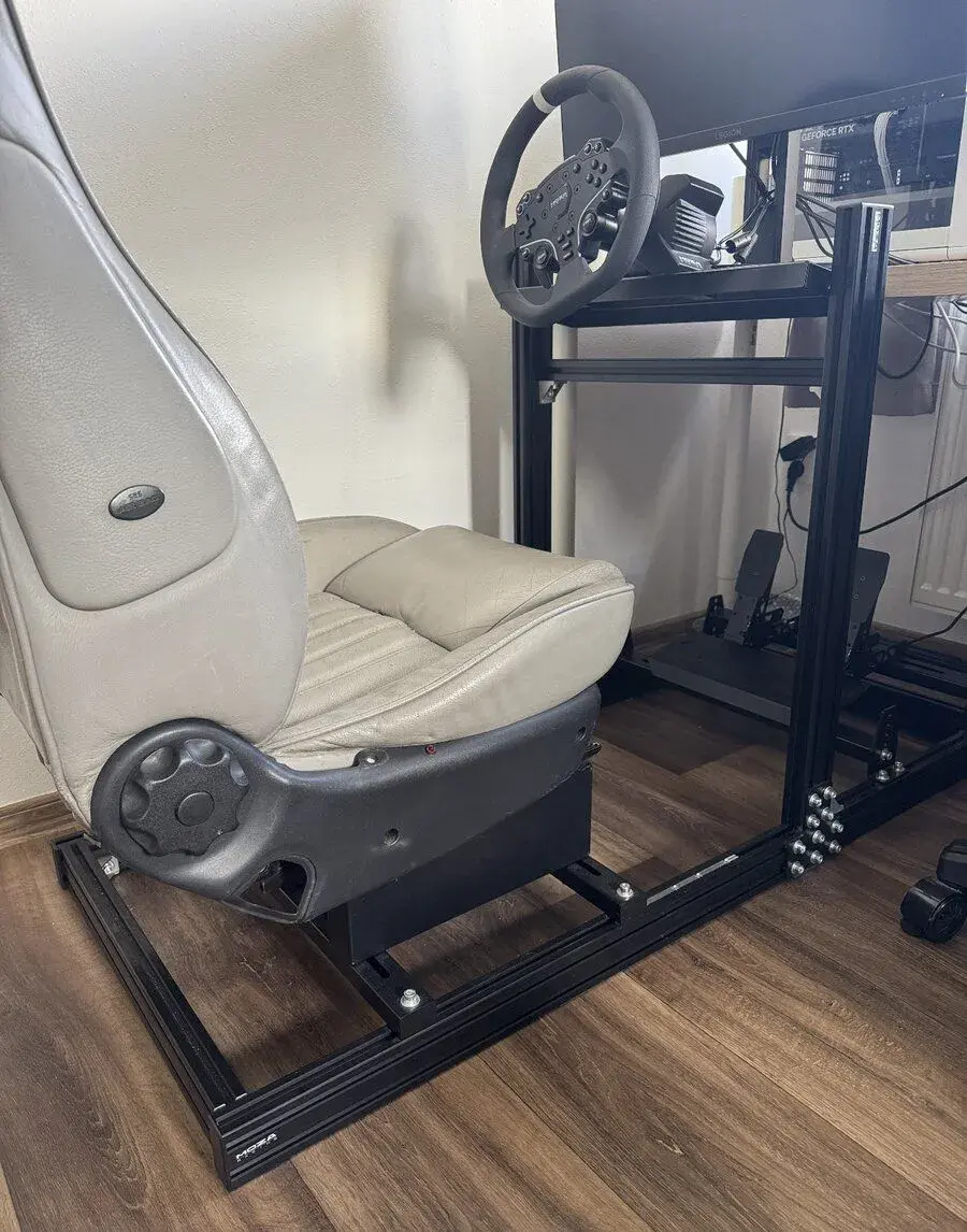 Kompletní sim racing rig z hliníkových profilů
