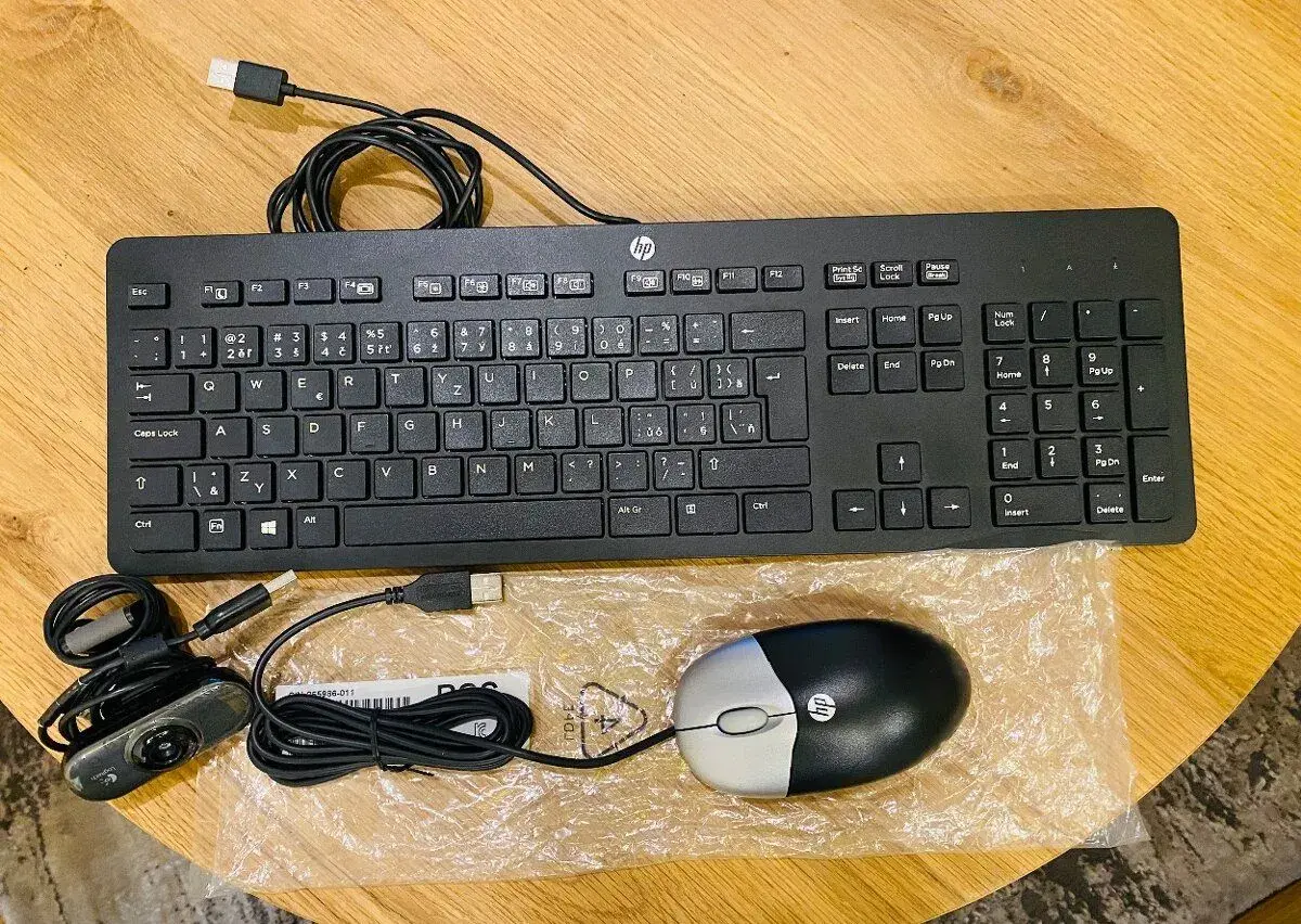 Klávesnice, myš, webkamera