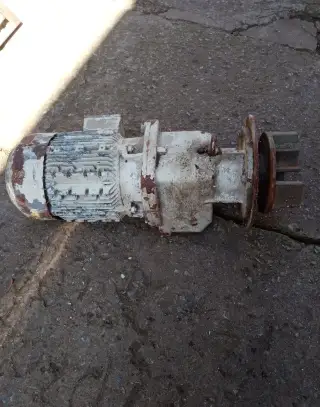 Motor s převodovkou