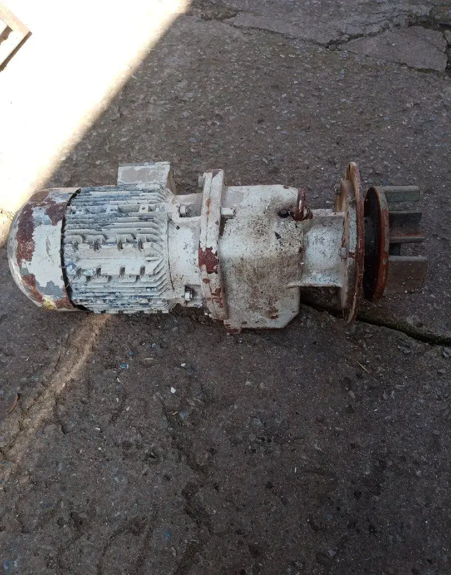 Motor s převodovkou