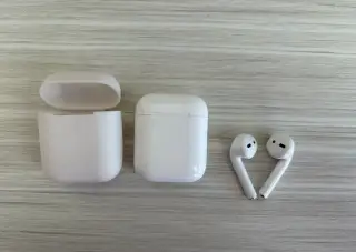Apple AirPods 2. generace (s Lightning)