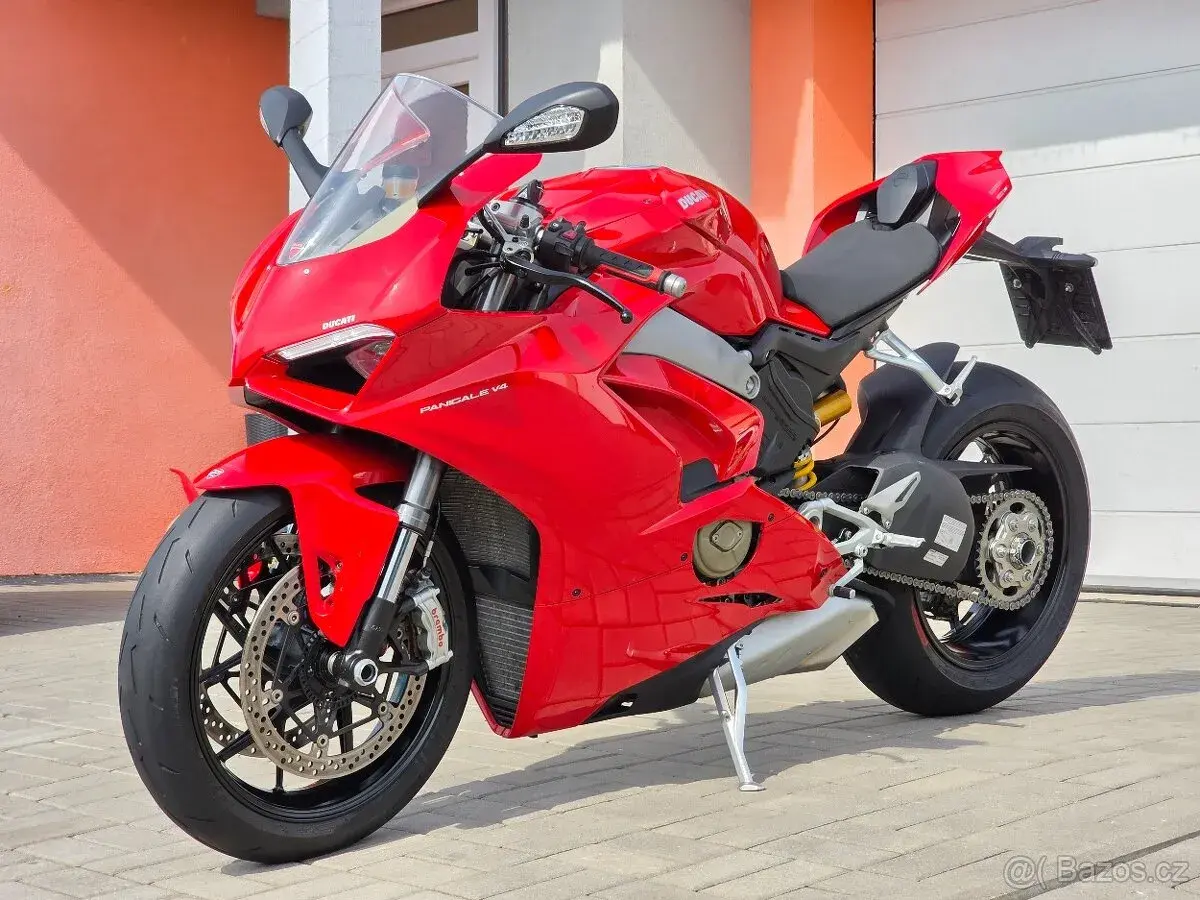 Ducati Panigale V4, perfektní stav, servisní knížka