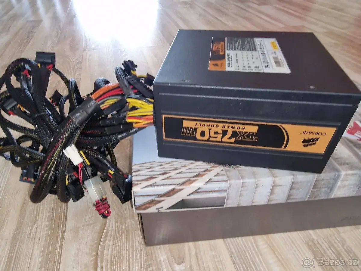 Napajecí zdroj Corsair TX750 W