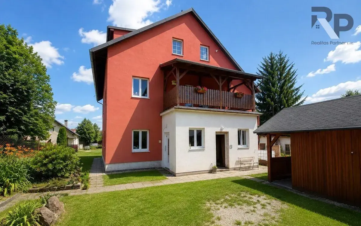 Prodej vyjímečného rodinného domu se 4 byty a 1 nebytovým pr