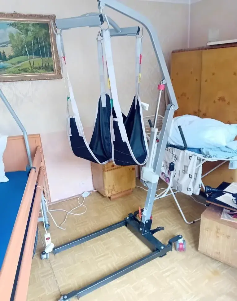 elektrický zvedák pro nemohoucí pacienty