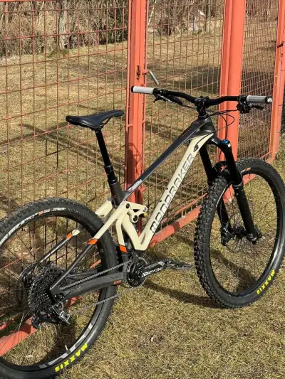 MONDRAKER SUPERFOXY CARBON R