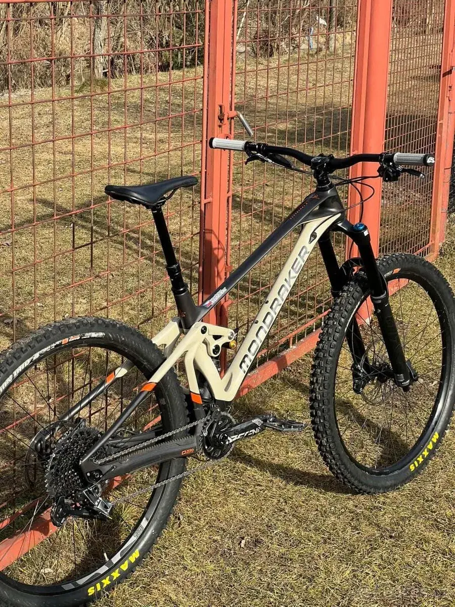 MONDRAKER SUPERFOXY CARBON R