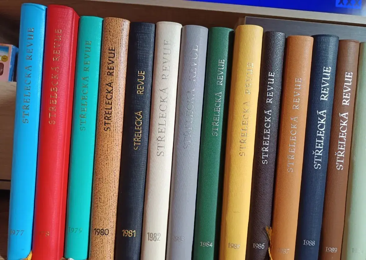 STŘELECKÁ REVUE 1977-2001 (25 knih)