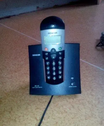 stolni telefon
