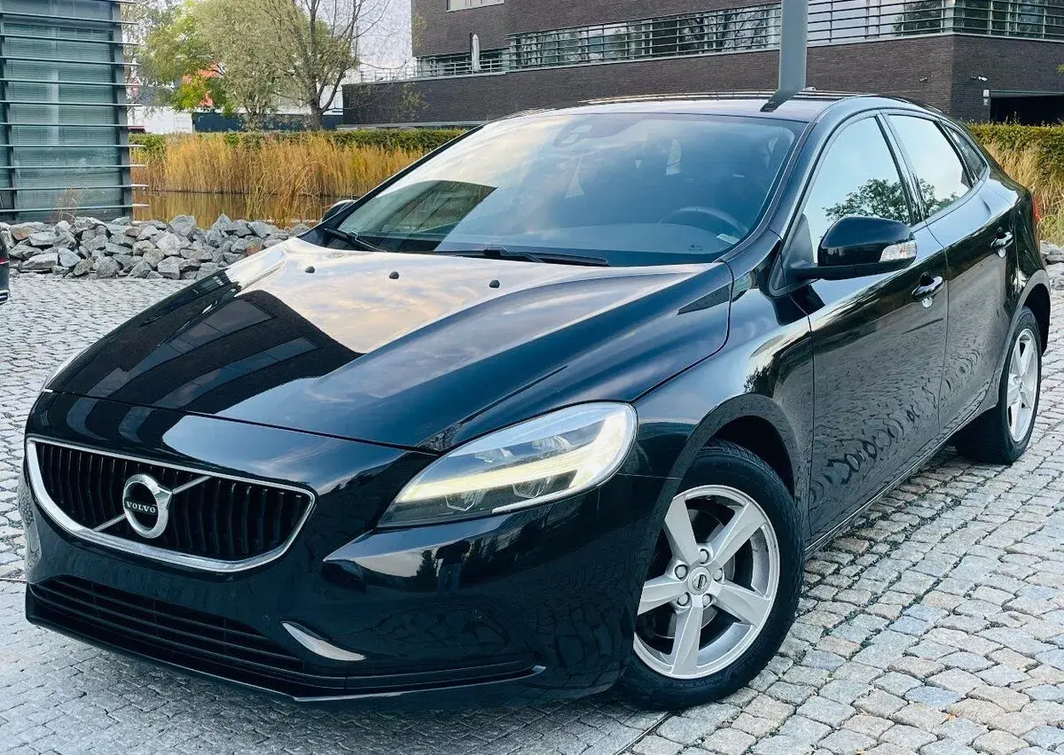Volvo V40 – 2018, 159 893 km