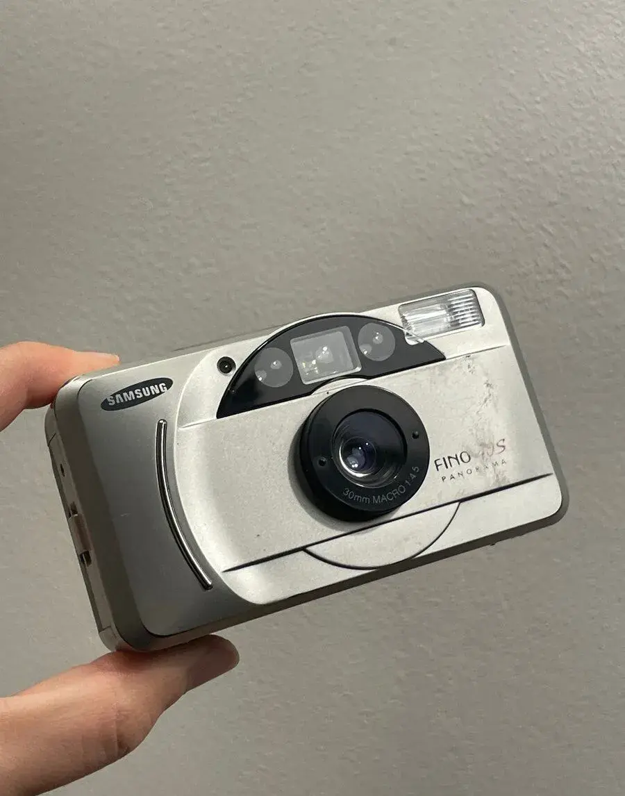 Samsung Fino 40 Panorama – analogový fotoaparát na kinofilm